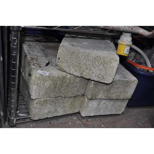 30 - 5 X CONCRETE BREEZE BLOCKS