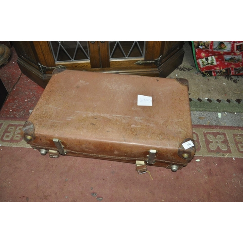 752 - VINTAGE LEATHER SUITCASE