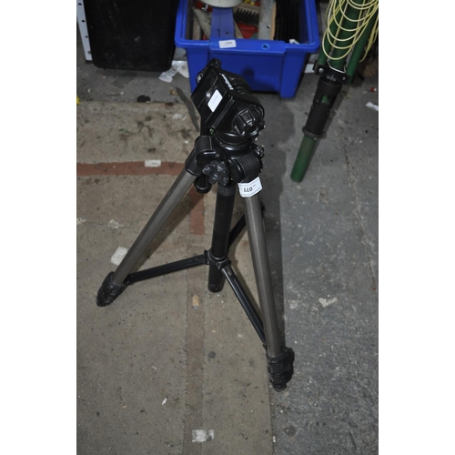 77 - VELVON CAMERA TRIPOD