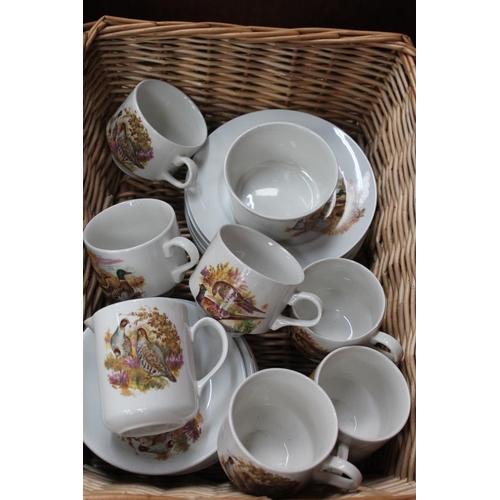 318 - WICKER BASKET OF ALFRED MEAKIN COUNTRY TEASET