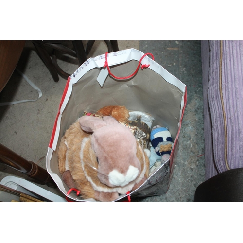 752 - BAG OF CUDDLY TOYS