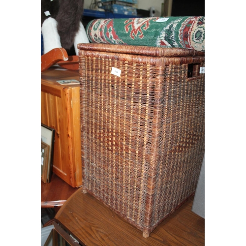 754 - WICKER BATHROOM LINEN BASKET