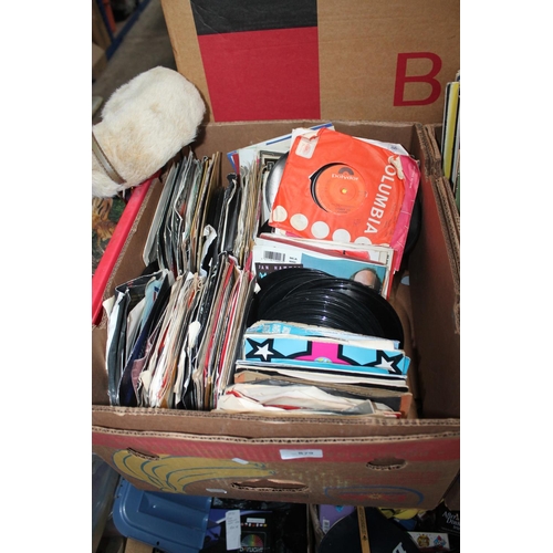 879 - LARGE BOX OF 45s