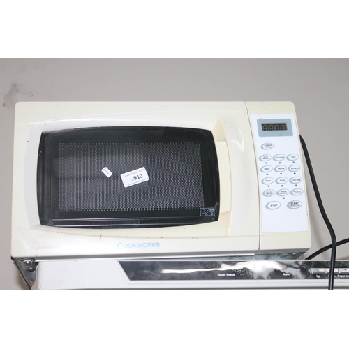 910 - COOKWORKS MICROWAVE OVEN