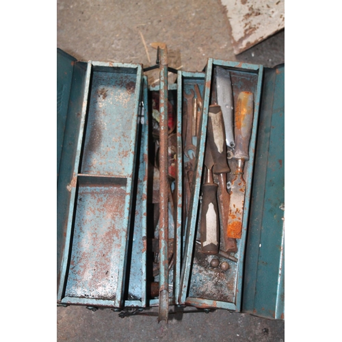 32 - GREEN METAL TOOL BOX