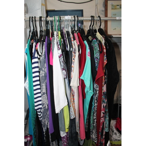 806 - QUANTITY OF LADIES DRESSES (LOTS OF BOUTIQUE ITEMS)