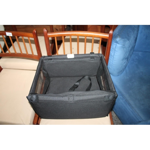 820 - BLACK DOG CAR SEAT CARRIER