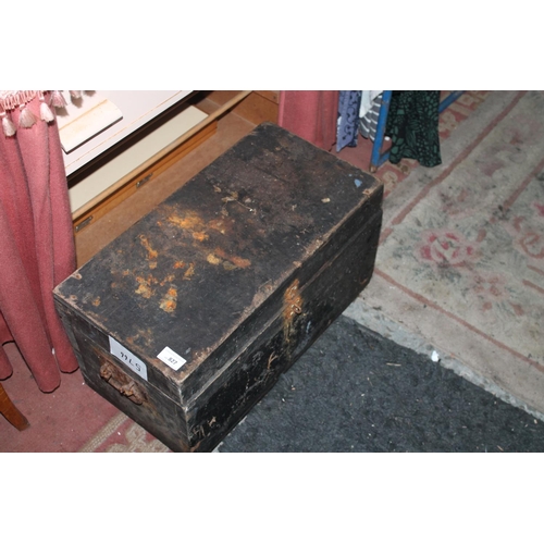 827 - WOODEN TRUNK