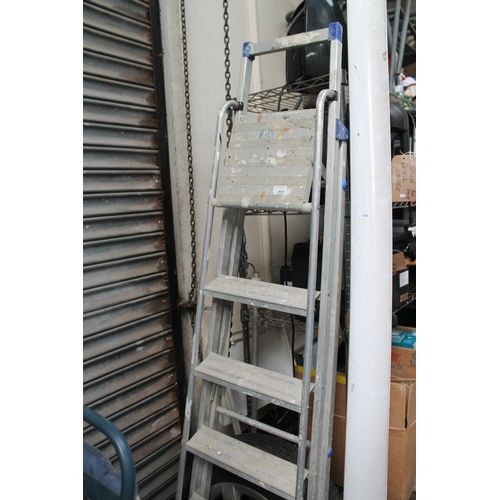 13 - FOLDING ALUMINIUM LADDER