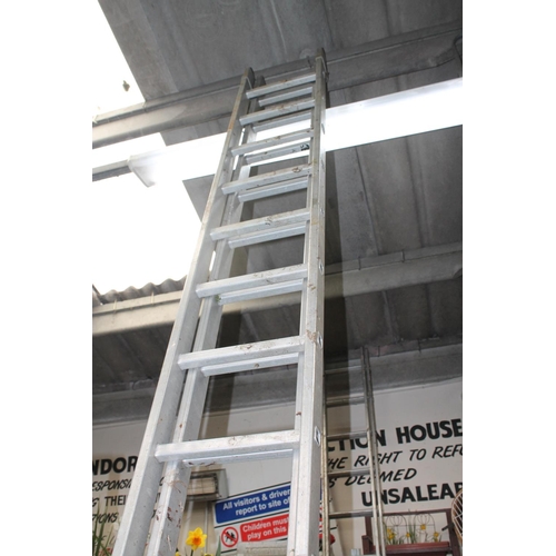 187 - LARGE ALUMINIUM EXTENDING LADDER