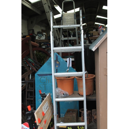 19 - DOUBLE ALUMINIUM LADDER