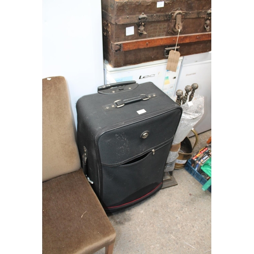 255 - BLACK WHEELED SUITCASE