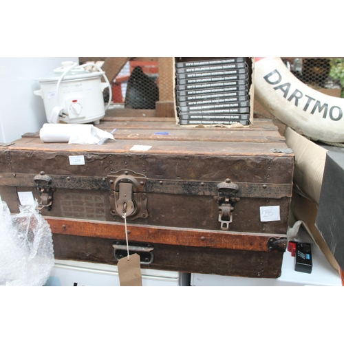 259 - 1920s TRUNK, BELONGED TO LOCAL SCHOOL TEACHER G.RUSSELL