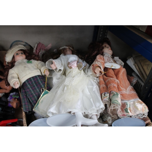 322 - LARGE BOX OF MODERN DOLLS ON STANDS