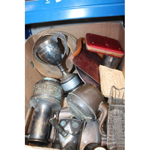 345 - BOX OF VARIOUS BRASS AND COPPER ITEMS