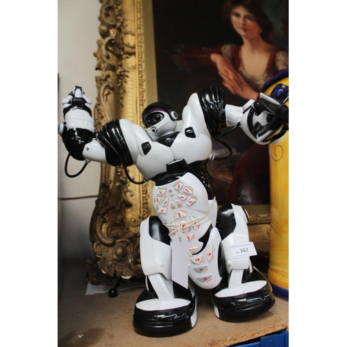 362 - WOWWEE ROBOSAPIAN MULTI SPEED FAST DYNAMIC WALKING, RUNNING AND TURNING, VERY GOOD CONDITION WITH RE... 