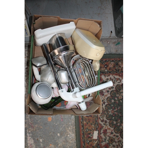 378 - BOX OF MODERN KITCHEN ITEMS