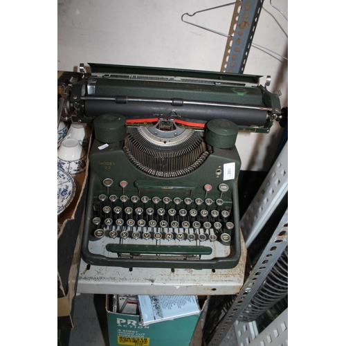 380 - VINTAGE BAR-LOCK TYPEWRITER  FANTASTIC CONDITION