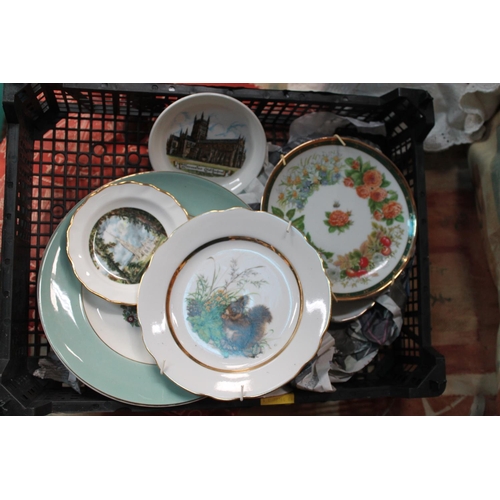 391 - TRAY OF ASSORTED SMALL AND LARGE PLATES