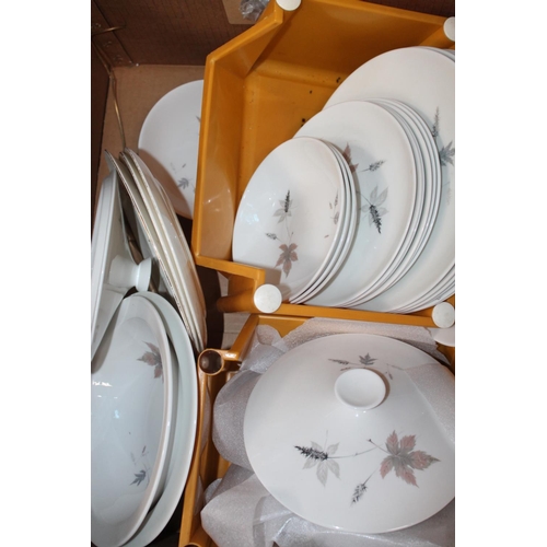 402 - BOX OF ASSORTED DINNER SERVICE PIECES INC ROYAL DOULTON