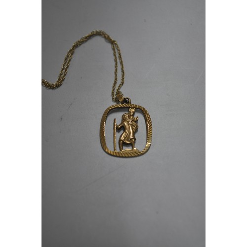 92 - 9C T FULLY HALLMARKED  GOLD 18 INCH CHAIN WITH ST CHRISTOPHER PENDANT 2.85G