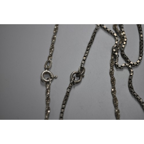 118 - 2 X SILVER NECKLACES   12.6G  
BOTH ARE GOOD CONDITION AND WEARABLE 
THE BOXLINK IS 23 INCH 
AND THE... 