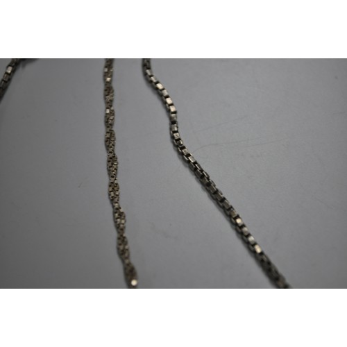 118 - 2 X SILVER NECKLACES   12.6G  
BOTH ARE GOOD CONDITION AND WEARABLE 
THE BOXLINK IS 23 INCH 
AND THE... 