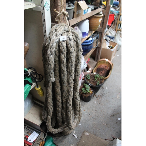 142 - LENGTH OF VERY THICK ROPE AND A SAIL NEEDLE