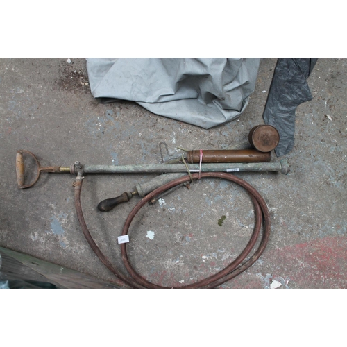 183 - QUANTITY OF BRASS STIRRUP PUMPS AND BRASS WEEDER