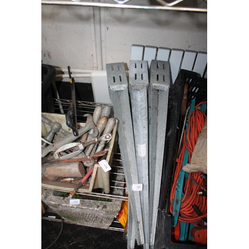 37 - 5 X METAL FENCE POSTS