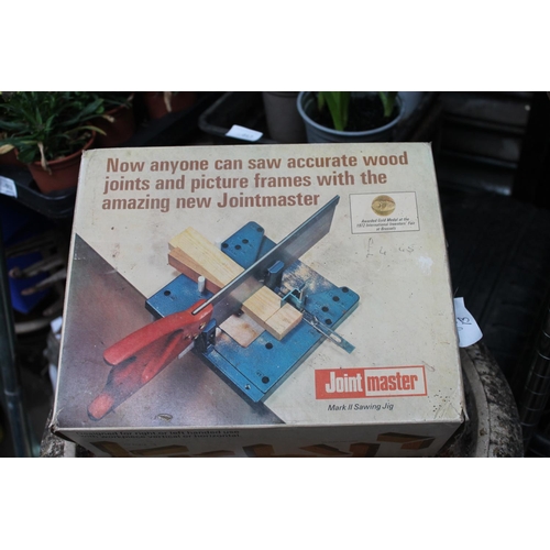 50 - BOXED JOINT MASTER SAW IN JIG