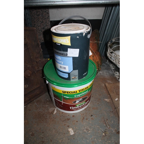 90 - TIN OF OUTSIDE PAINT AND A TIN OF FENCE STAIN