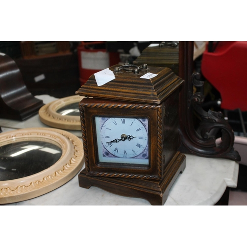 1073 - BATTERY OPERATED 3 DRAWER MANTLE CLOCK WITH DRAWERS