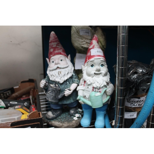 21 - 2 X PLASTIC GARDEN GNOMES