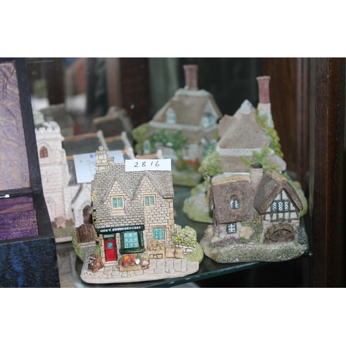 671 - 3 X LILLIPUT LANE PIECES