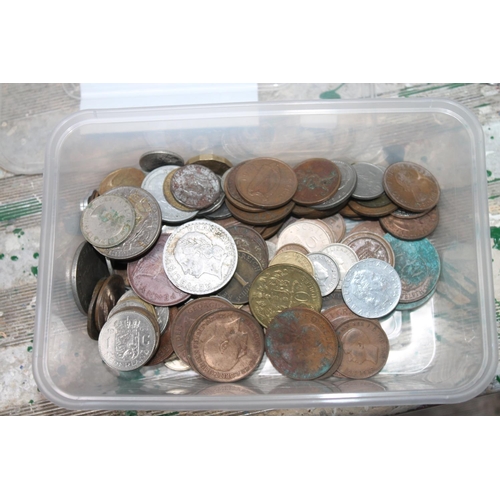 676 - TUB OF MIXED COINS