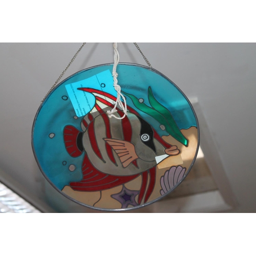 695 - ROUND STAINED GLASS FISH HANGING