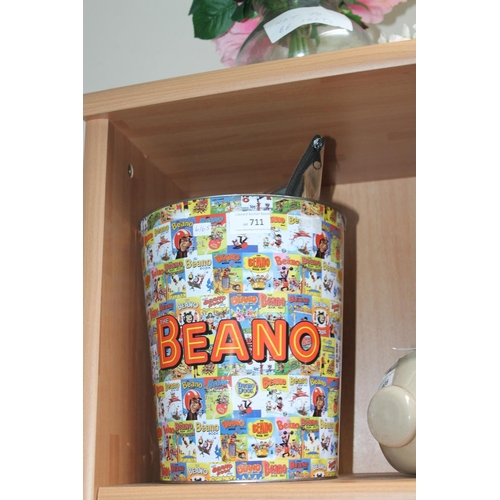 711 - BEANO WASTE BIN AND COMICS