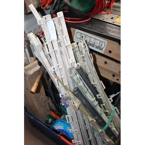 276 - QUANTITY OF PLASTIC FENCE STAKES