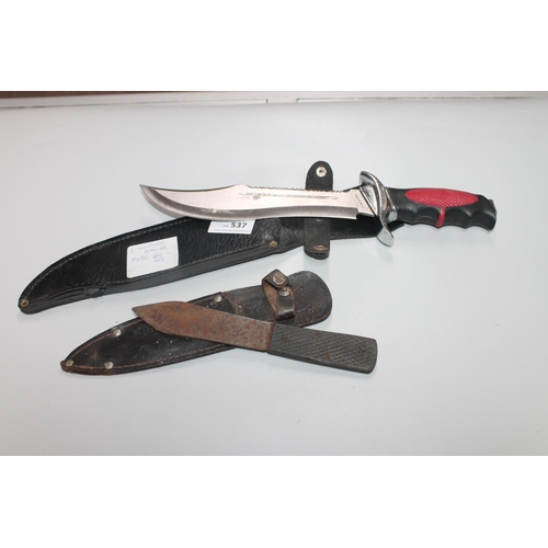 537 - 2 X HUNTING KNIVES