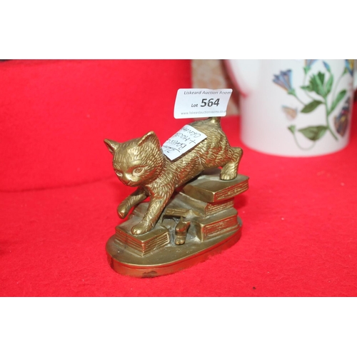 564 - HEAVY BRASS CAT AND MOUSE ORNAMENT