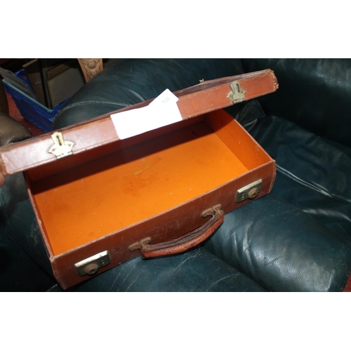 750 - 1940s LEATHER EVACUEE CASE