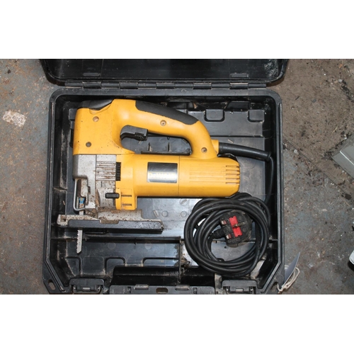 78 - DEWALT CASED JIGSAW DW321GD itema not working being returned