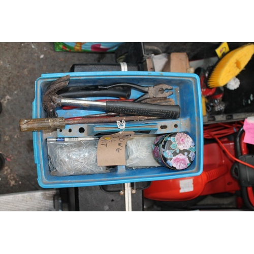 136 - FENCING TOOL KIT