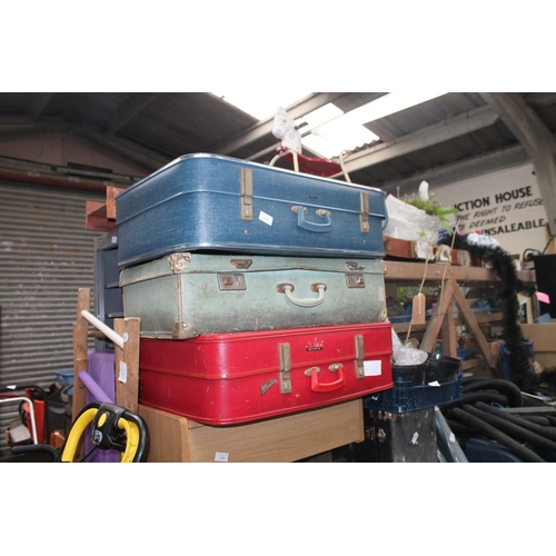 255 - 3 X VINTAGE SUITCASES