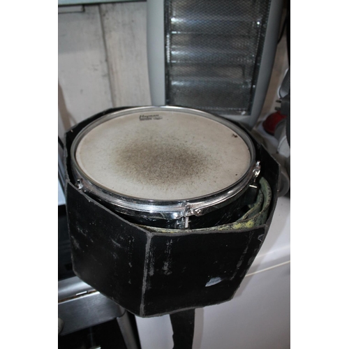 832 - HAYMAN DRUM IN VINTAGE CASE