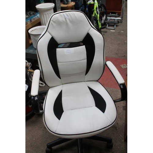 916 - GAMING CHAIR