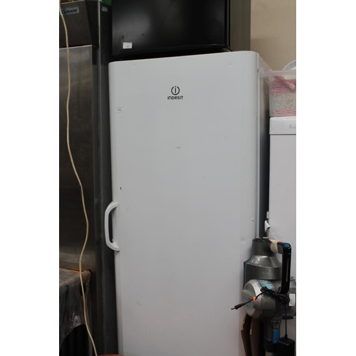 922 - INDESIT APPROX 6FT LARDER FRIDGE