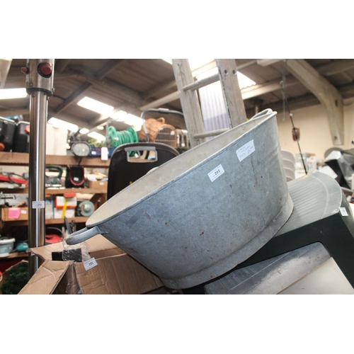 293 - LARGE GALVANISED TIN BATH