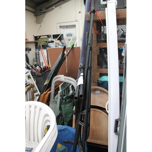 348 - 6FT METAL WHEELED CLOTHES FRAME